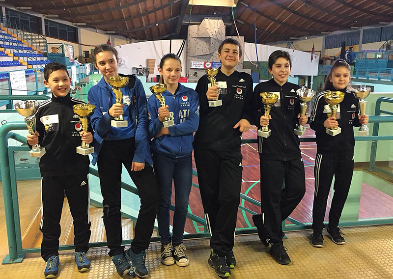 campioni karate forni di sopra