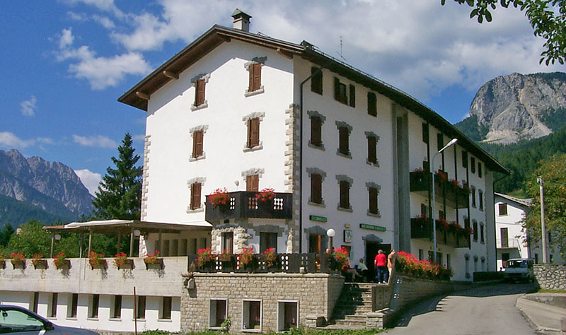 hotel villa alpina forni di sopra dolomiti