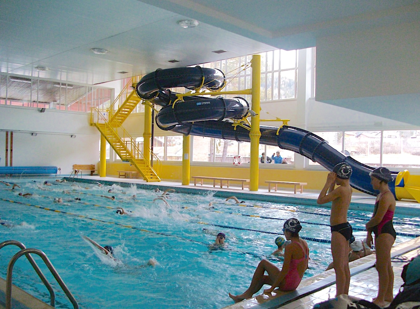 piscina con idrotubo forni di sopra